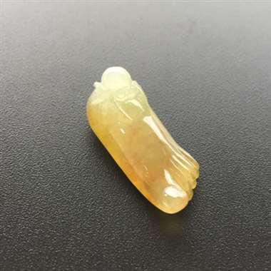 冰种黄翡完美知足常乐吊坠。尺寸:28.8-11.6-10.5 冰种黄翡完美知足常乐吊坠。尺寸:28.8-11.6-10.5