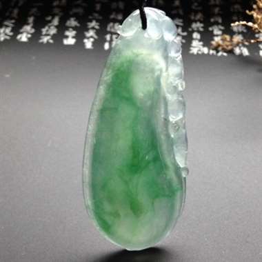 冰种飘绿花福瓜 尺寸56-25-8毫米