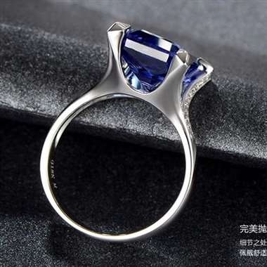 18k镶嵌，主石6.47ct，配钻0.13ct，手寸14.5#