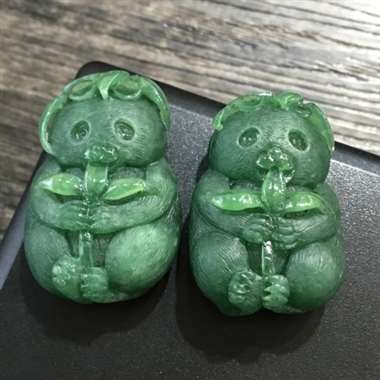 一对熊猫，大宝小宝[呲牙]，完美色阳，雕工精湛，肥嘟嘟，无敌可爱，性价比高，推荐，尺寸32.6*21