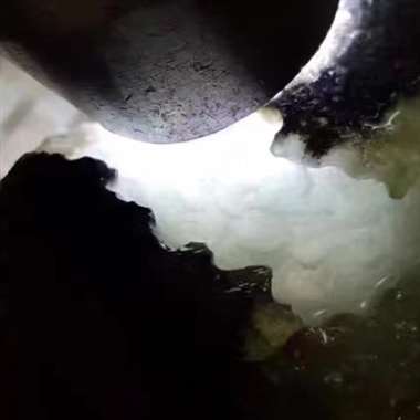 DJ365新货655g莫西沙天然断口开窗冰大牌料，沙粒均匀细致，水长，肉质细腻起荧光，
