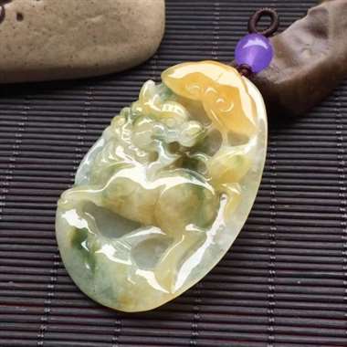 天然翡翠A货黄翡“貔貅纳财”吊坠，玉质细腻，完美厚装，雕工精细，性价比高，自然光实拍，大小：55.9