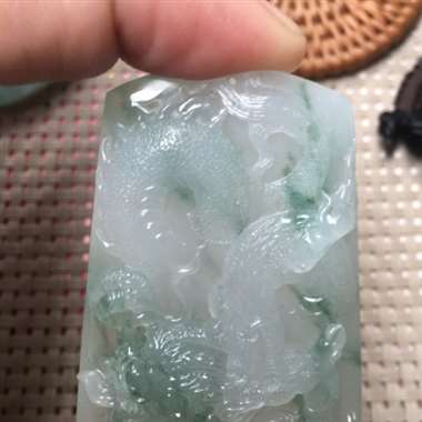 飘花龙牌 质地细腻 种水足 雕工精细 霸气十足 外形方正 美观大方 完美无瑕疵