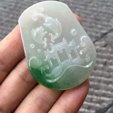 缅甸翡翠A货,鲤鱼跳龙门,做工精致,谁喜欢的赶紧下手,能够给你带来一生平安。尺寸53.2/40.8/ 缅甸翡翠A货,鲤鱼跳龙门,做工精致,谁喜欢的赶紧下手,能够给你带来一生平安。尺寸53.2/40.8/