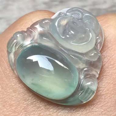 高冰晴水佛公，尺寸:21.1*21.4*5.9mm，种老水足，底色漂亮，饱满品相佳，完整起光。H17