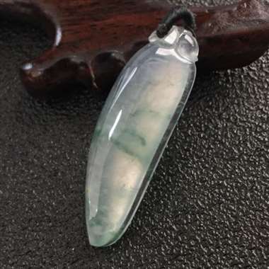 冰种飘花福瓜吊坠 尺寸:30.8×11.9×6.9mm 冰种飘花福瓜吊坠 尺寸:30.8×11.9×6.9mm