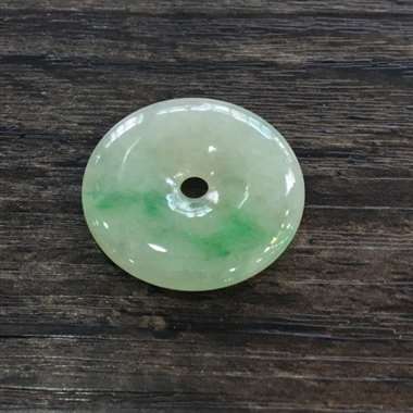 阳绿平安扣，完美色阳，饱满圆润，性价比高，推荐，尺寸28.4*4.6mm，重量7.48g