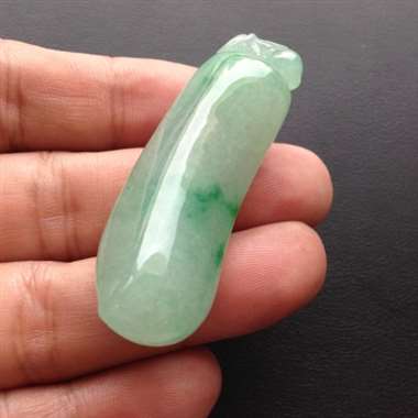 冰种晴水底飘花福瓜吊坠 水润色靓 种细腻完美