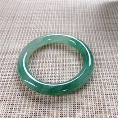 17041529#圆条尺寸:57.3x10.2x10.6mm 冰润翠色镯,圈口大,种色好,翠,满一圈 17041529#圆条尺寸:57.3x10.2x10.6mm 冰润翠色镯,圈口大,种色好,翠,满一圈