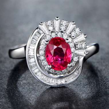 18k镶嵌，主石1.5ct，配钻0.56ct，手寸14#