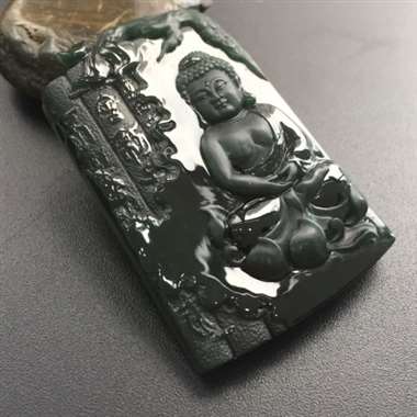 冰种墨翠完美佛祖，黑度够黑，打灯通透阳绿，纯手工打造，雕工精湛。尺寸：58.7-37.2-8.7