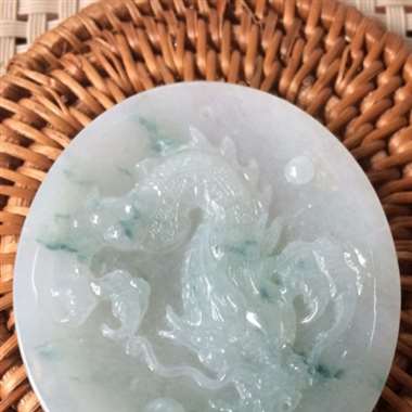 龙行天下挂件。种老水足肉细、飘花完美、雕工精美漂亮、性价比很高!