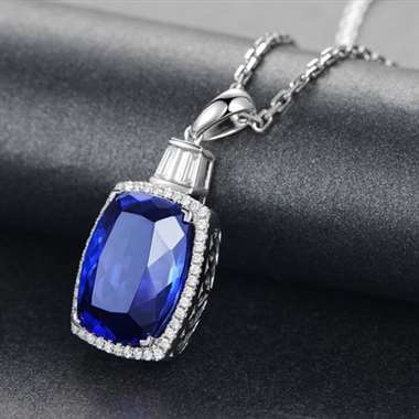 18K5A坦桑石吊坠，主石15.15ct，配钻0.45ct，总重6.32g