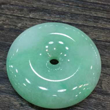 饱满平安扣,完美色阳,大件厚庄,底庄细腻,性价比高,推荐 饱满平安扣,完美色阳,大件厚庄,底庄细腻,性价比高,推荐