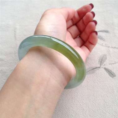 天然翡翠A货冰黄完美圆条手镯