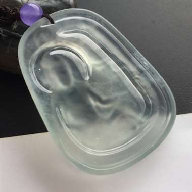 高冰种完美观音挂件。种老，水头好，晶莹起胶。实物比图片更好看。尺寸：49.4-44.2-8.0