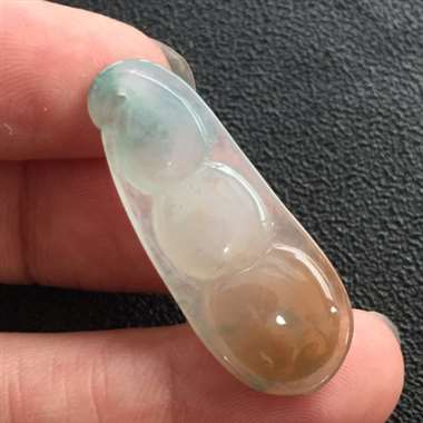 双彩四季豆吊坠 尺寸：36.1×14.1×7.1mm