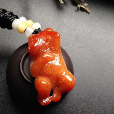 巧雕红翡灵猴 尺寸68-35-10毫米