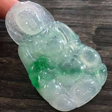 冰带色观音娘娘,完美起光色阳,冰清玉洁,面相好,性价比高,推荐,尺寸61.6*34.7*5.6mm 冰带色观音娘娘,完美起光色阳,冰清玉洁,面相好,性价比高,推荐,尺寸61.6*34.7*5.6mm