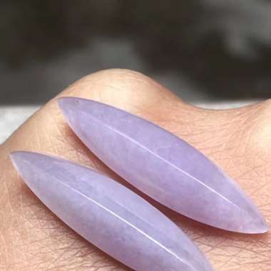 粉紫马眼,尺寸:23*6*4.3mm,22.8*6*4.4mm,完美,玉质细腻,粉紫甜美。H12 粉紫马眼,尺寸:23*6*4.3mm,22.8*6*4.4mm,完美,玉质细腻,粉紫甜美。H12