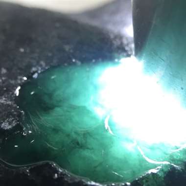 DW572  721克老帕敢开窗牌子料，开窗处糯冰蓝水，种已化开，肉质超细，有杠味，起莹起胶，