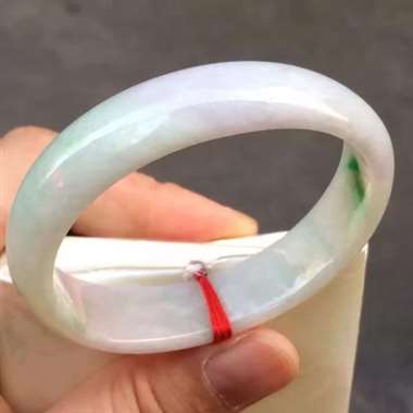 53.8圈口贵妃手镯，春带彩，小手福利，色阳，干净清爽，底庄细腻，性价比高，上手好看，末图有个小小内