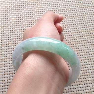 冰飘绿正装手镯