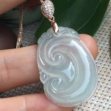 实物淡绿底，种水很好，细腻冰透，起光，福利送925银扣，性价比超高～～34.8*24