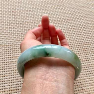 冰黄加绿正装手镯，口径：61*15*7，64.71g