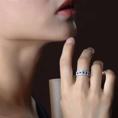 18k镶嵌，主石0.6ct，配钻0.22ct，手寸12#