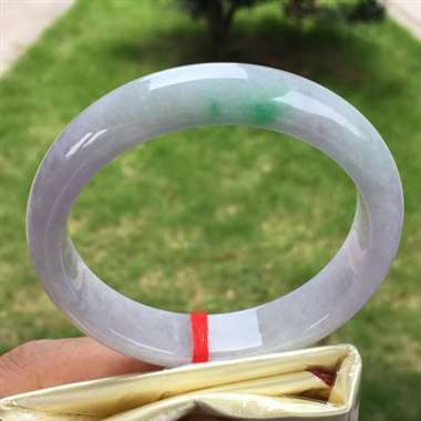 正圈，紫底飘绿，尺寸57.0-13.1-7.9，水润漂亮，颜色亮丽，完美