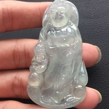 冰种观音，精工细作，底色均匀。