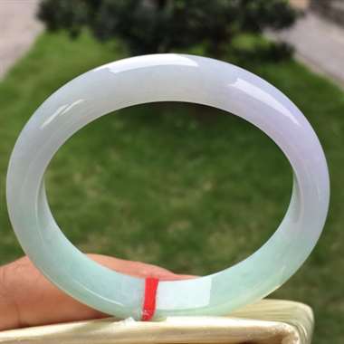 双彩正圈,尺寸55.4-11.1-7.3,水润细腻,颜色亮丽,半紫半绿交相辉映,完美 双彩正圈,尺寸55.4-11.1-7.3,水润细腻,颜色亮丽,半紫半绿交相辉映,完美