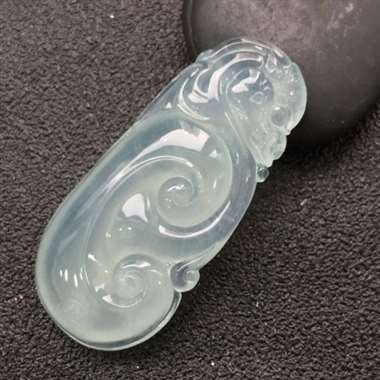 冰种翡翠如意挂件 尺寸：46.0-21.8-8.8mm