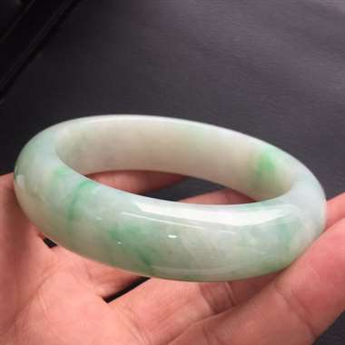 正装细糯种飘花手镯 底细干净 色泽靓丽 完美无裂