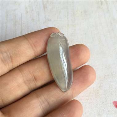 冰种 福瓜 冰种 整体有底色 质地细腻 冰透感好 种老 水头足 起光 佩戴漂亮 无纹裂 尺寸 39.