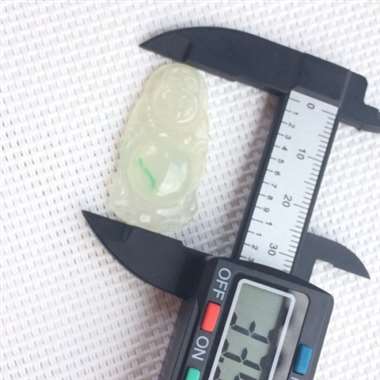缅甸翡翠A货，冰种带鲜色，完美大气，性价比超高，厂家直销，手慢无。