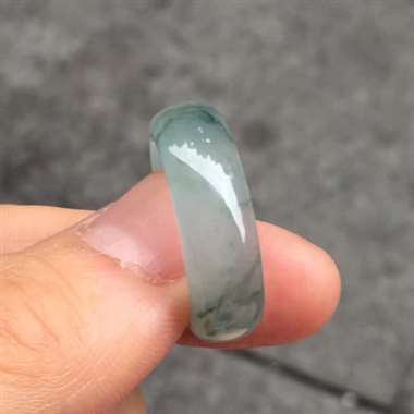 翡翠冰种飘花指环，种水好，完美漂亮，自然光实拍，性价比高，大小：25.6/7.6mm