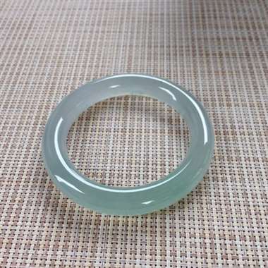 17041519#圆条尺寸:54.8x10.9x10.3mm 冰底色镯,看得见的品质很过硬,清爽,干 17041519#圆条尺寸:54.8x10.9x10.3mm 冰底色镯,看得见的品质很过硬,清爽,干