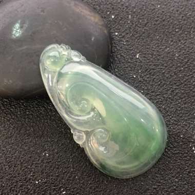 冰种飘花浅绿底如意挂件