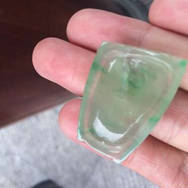 缅甸翡翠A货,高冰节节高升,上身效果超赞。水润起光,性价比超高。手慢无。 缅甸翡翠A货,高冰节节高升,上身效果超赞。水润起光,性价比超高。手慢无。