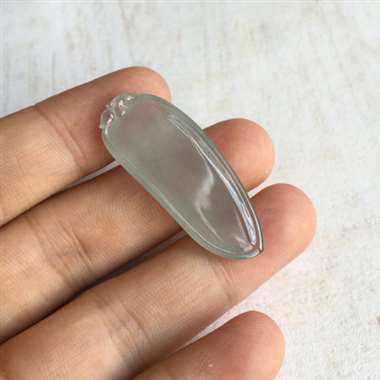 冰种 福瓜 冰种 整体有底色 质地细腻 冰透感好 种老 水头足 起光 佩戴漂亮 无纹裂 尺寸 39.