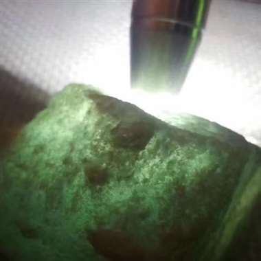 DJ617新货1.04kg老坑木那全赌高冰，全身脱沙不变种，灯泡级别，一透到底，灯下荧