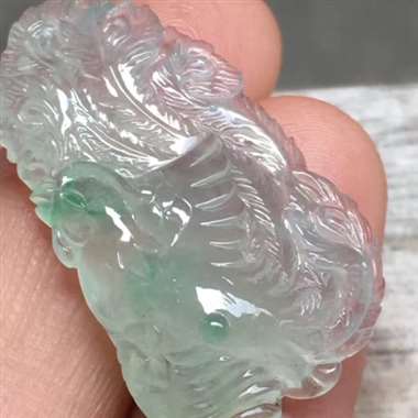高冰飘绿凤凰，尺寸:30.5*17.8*8.8mm,完美，种老坑，水润起光，雕工精湛。H16
