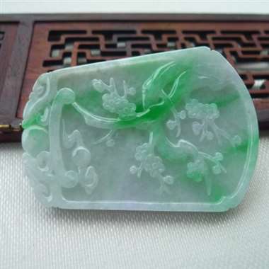 翡翠A货青梅竹马玉佩 种水足,色泽阳,雕工上承,佩戴高档!实为一款送人,自戴,收藏佳品。规格:67. 翡翠A货青梅竹马玉佩 种水足,色泽阳,雕工上承,佩戴高档!实为一款送人,自戴,收藏佳品。规格:67.
