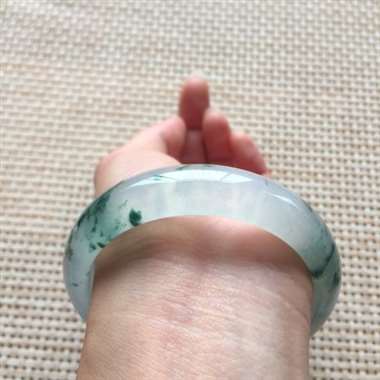 高冰起胶起光飘蓝花正装手镯，口径：56.1*13.3*7.8，56.28g