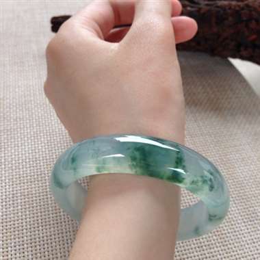 17041823#正圈尺寸：57x14.4x7.8mm 冰绿花镯，看得见得品质，种水十足，起光纯纯的