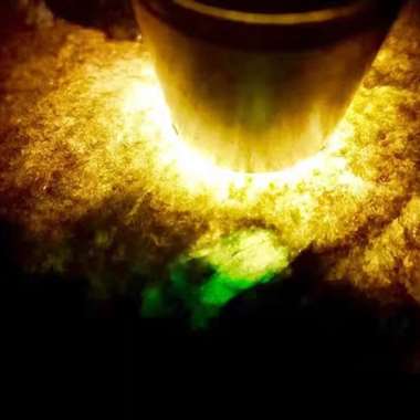 WW35新货7·7公斤后江全赌飘花春彩料,种好己化冰,水好压灯透,整个不变种,八分水,带春,料子完 WW35新货7·7公斤后江全赌飘花春彩料,种好己化冰,水好压灯透,整个不变种,八分水,带春,料子完
