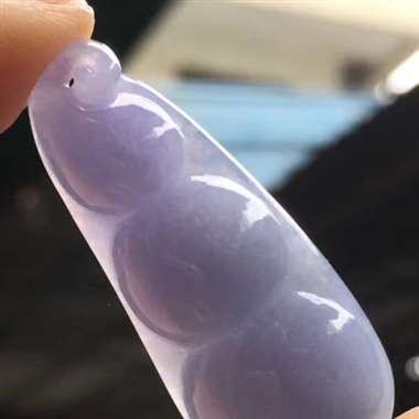 紫罗兰福豆，尺寸:38.4*15.6*7.8mm,完美，种水足，颜色美，形体饱满，质量杠杠，可直接佩