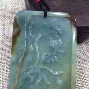 黄翡大项坠，俏色巧雕，旭日东升，一帆风顺，雕工精湛，出神入化，大件㕌庄，超值，推荐